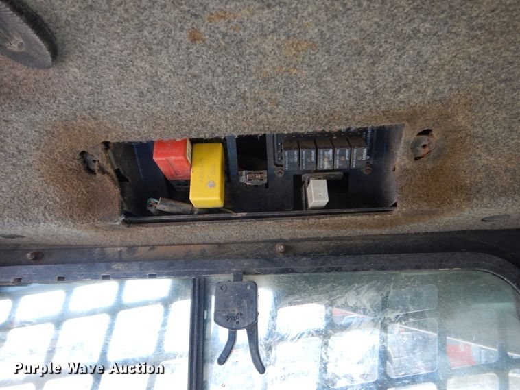 image for item FU9511 2007 New Holland C185 skid steer