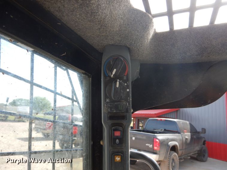 image for item FU9512 2011 New Holland C236 skid steer