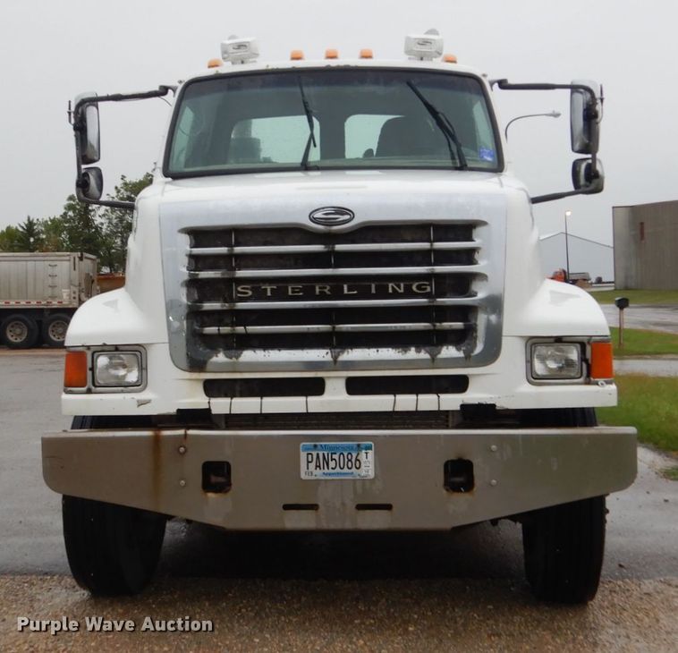 image for item FU9530 2006 Sterling L-Line semi truck