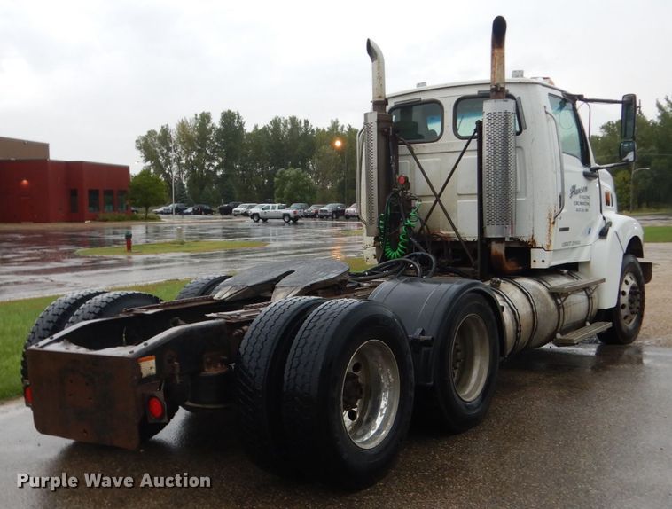 image for item FU9530 2006 Sterling L-Line semi truck