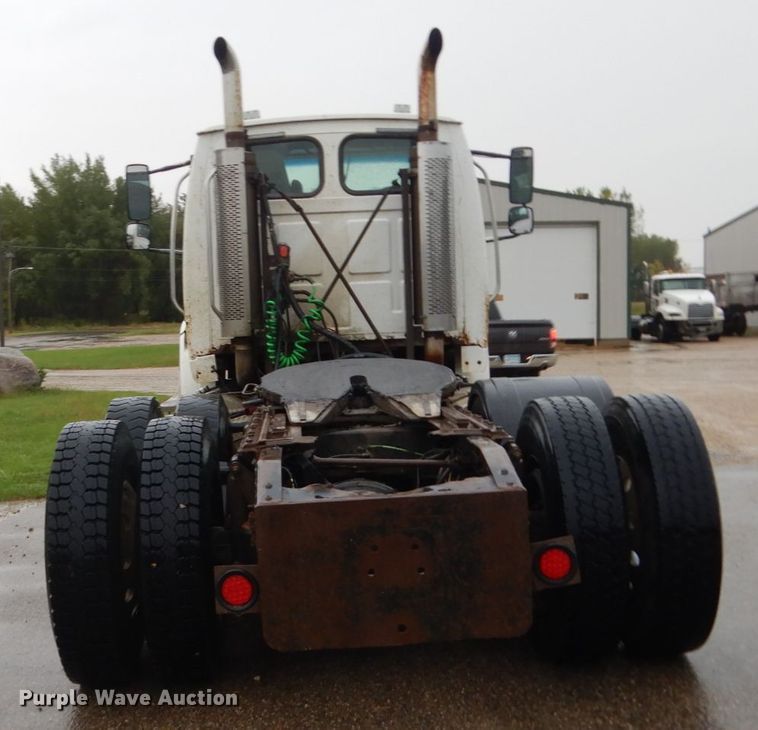 image for item FU9530 2006 Sterling L-Line semi truck