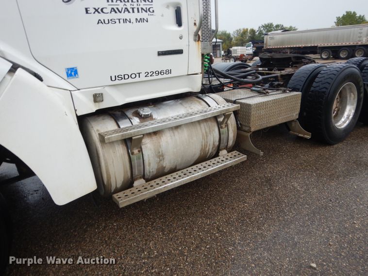 image for item FU9530 2006 Sterling L-Line semi truck