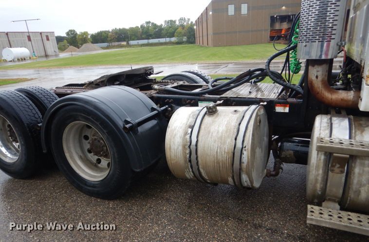 image for item FU9530 2006 Sterling L-Line semi truck