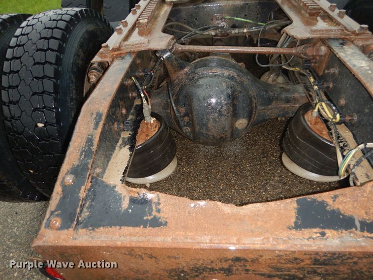 image for item FU9530 2006 Sterling L-Line semi truck