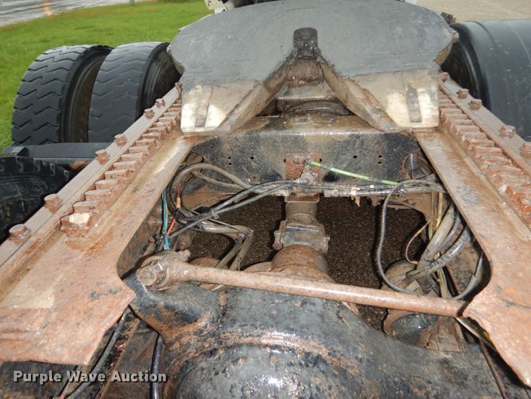 image for item FU9530 2006 Sterling L-Line semi truck