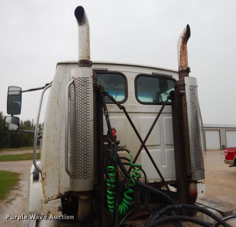 image for item FU9530 2006 Sterling L-Line semi truck