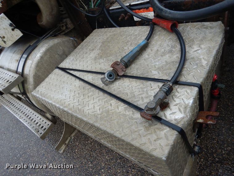 image for item FU9530 2006 Sterling L-Line semi truck