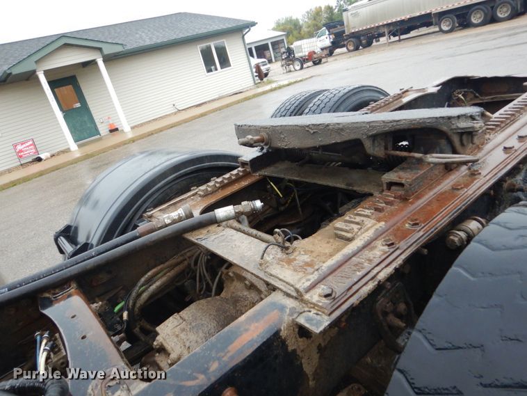 image for item FU9530 2006 Sterling L-Line semi truck