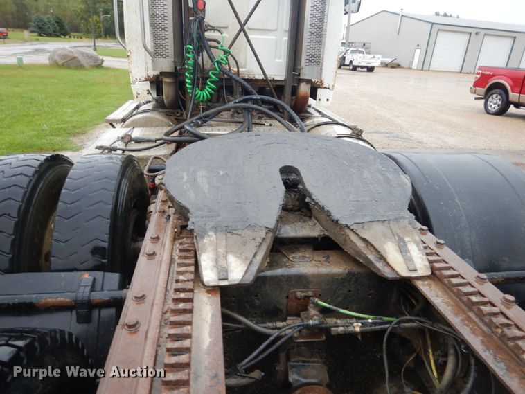 image for item FU9530 2006 Sterling L-Line semi truck