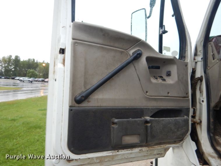 image for item FU9530 2006 Sterling L-Line semi truck