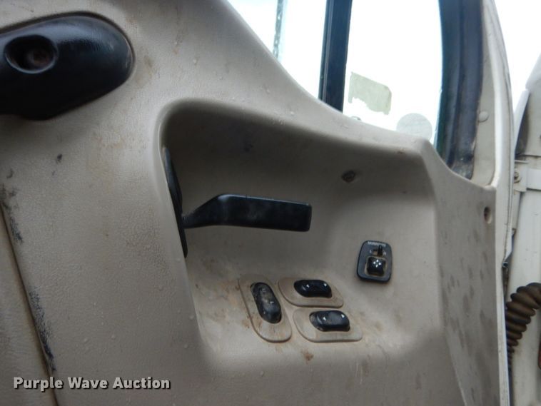 image for item FU9530 2006 Sterling L-Line semi truck