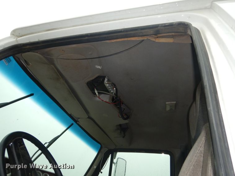 image for item FU9530 2006 Sterling L-Line semi truck