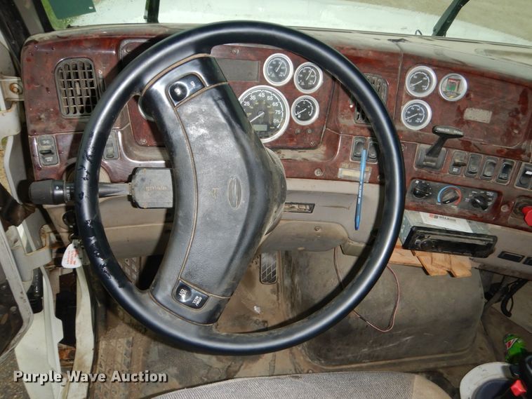 image for item FU9530 2006 Sterling L-Line semi truck