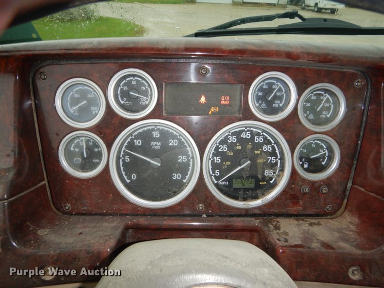 image for item FU9530 2006 Sterling L-Line semi truck