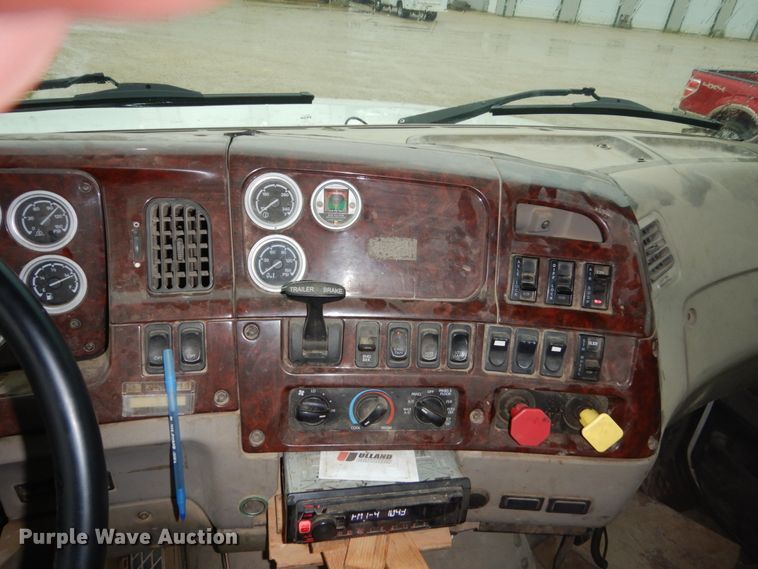 image for item FU9530 2006 Sterling L-Line semi truck