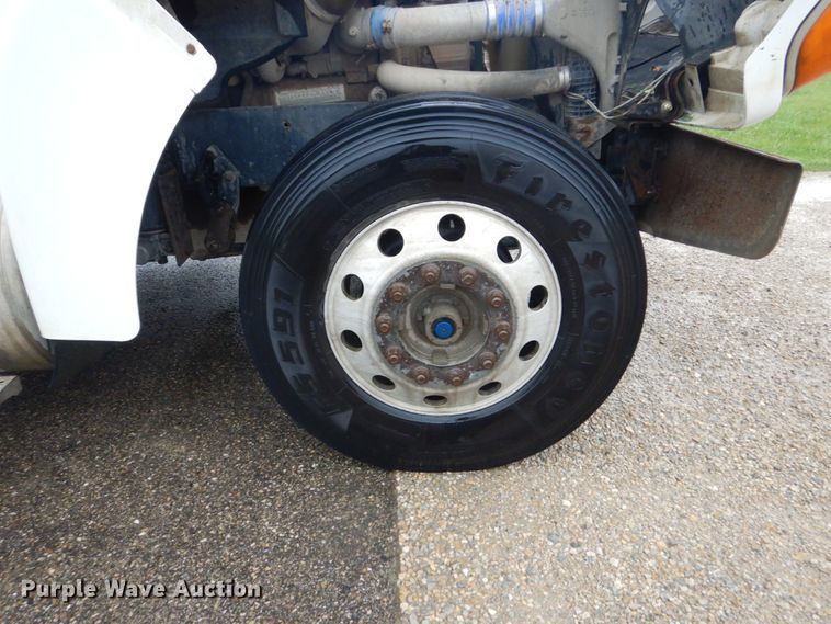 image for item FU9530 2006 Sterling L-Line semi truck