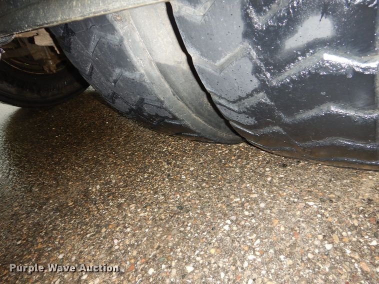 image for item FU9530 2006 Sterling L-Line semi truck