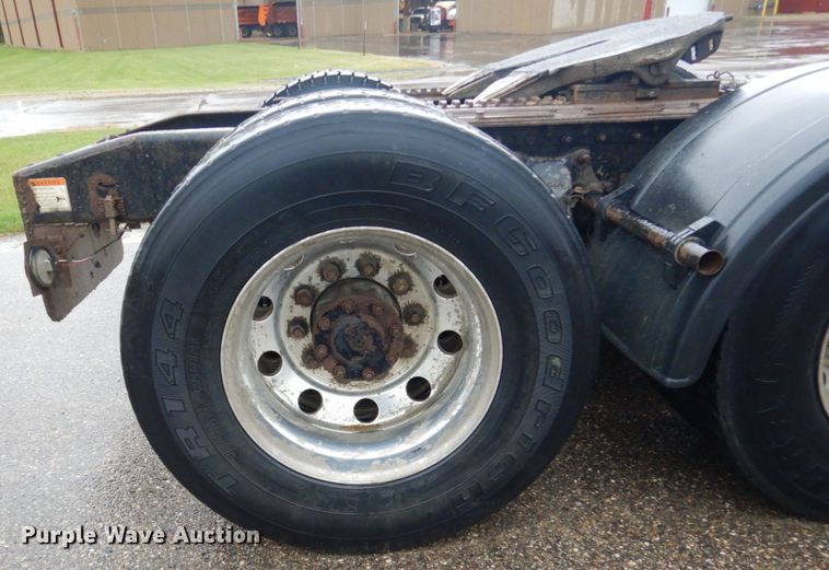 image for item FU9530 2006 Sterling L-Line semi truck