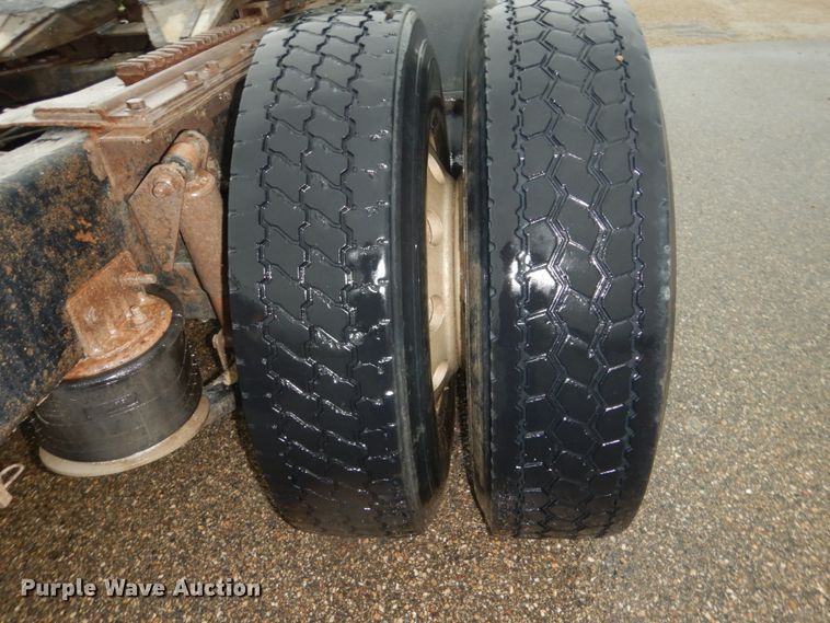 image for item FU9530 2006 Sterling L-Line semi truck