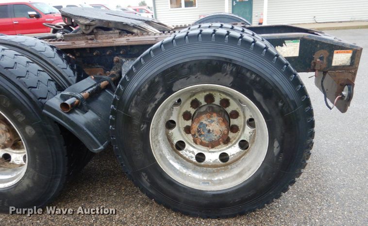 image for item FU9530 2006 Sterling L-Line semi truck