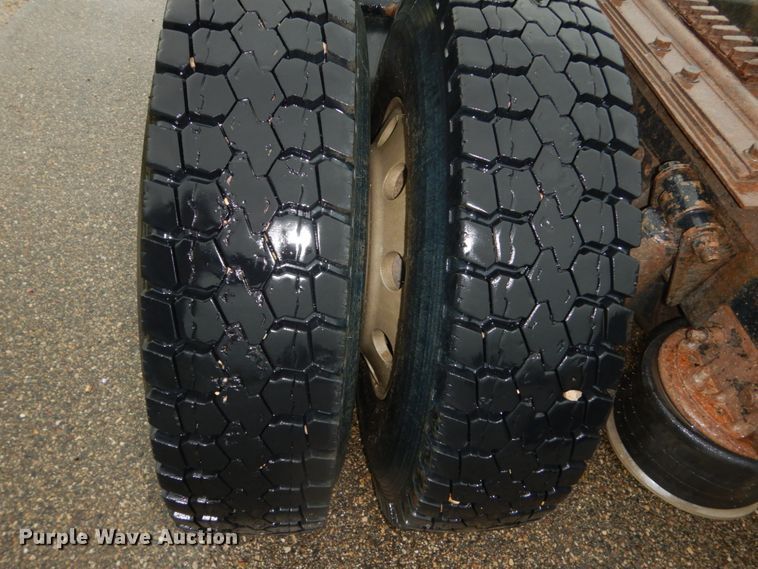 image for item FU9530 2006 Sterling L-Line semi truck