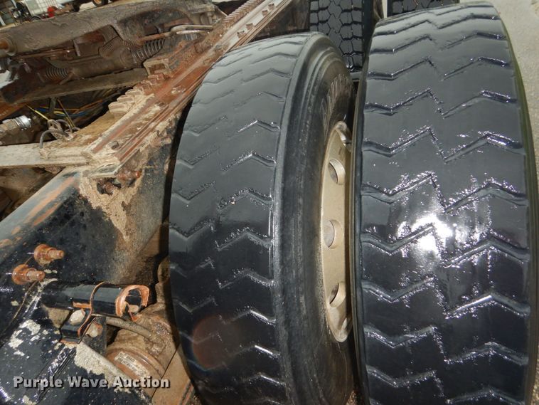 image for item FU9530 2006 Sterling L-Line semi truck