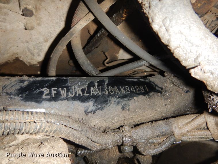 image for item FU9530 2006 Sterling L-Line semi truck