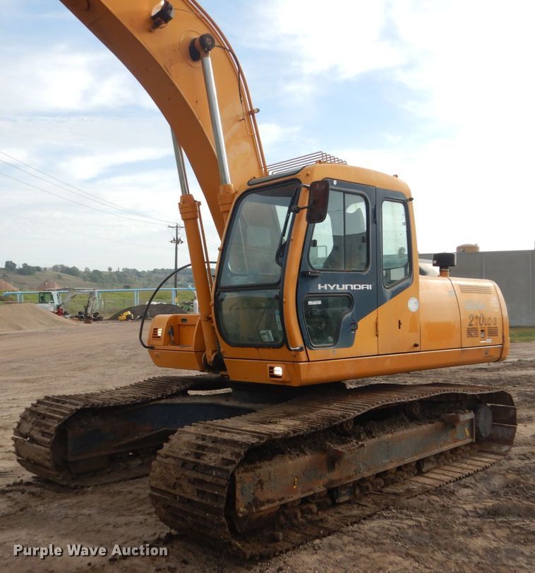 image for item FU9550 1998 Hyundai Robex 210LC-3 long reach excavator