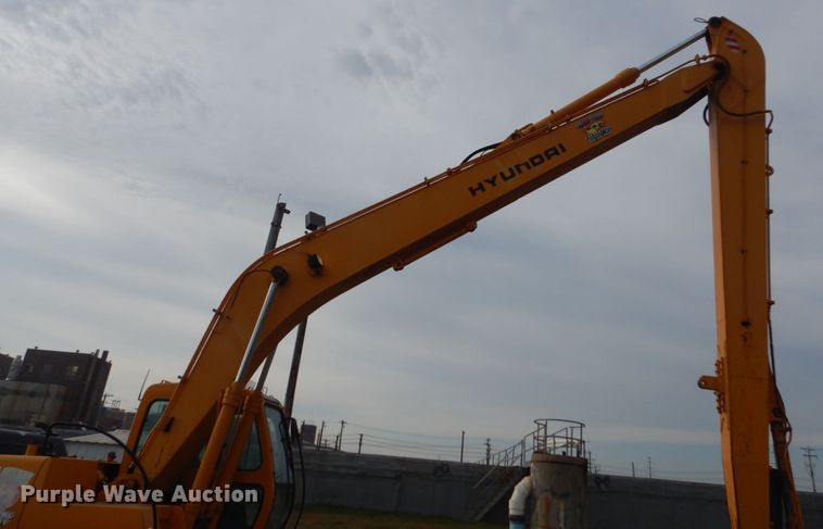image for item FU9550 1998 Hyundai Robex 210LC-3 long reach excavator