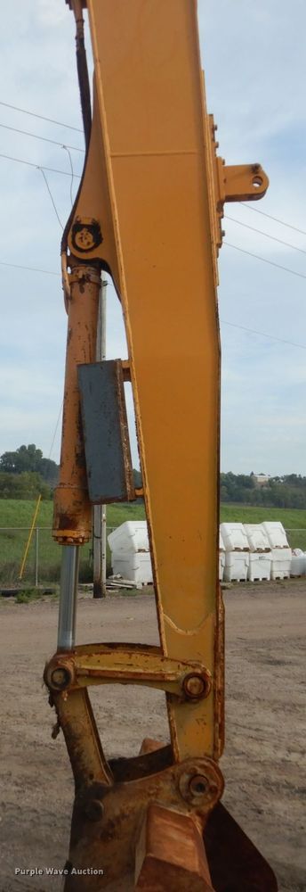 image for item FU9550 1998 Hyundai Robex 210LC-3 long reach excavator