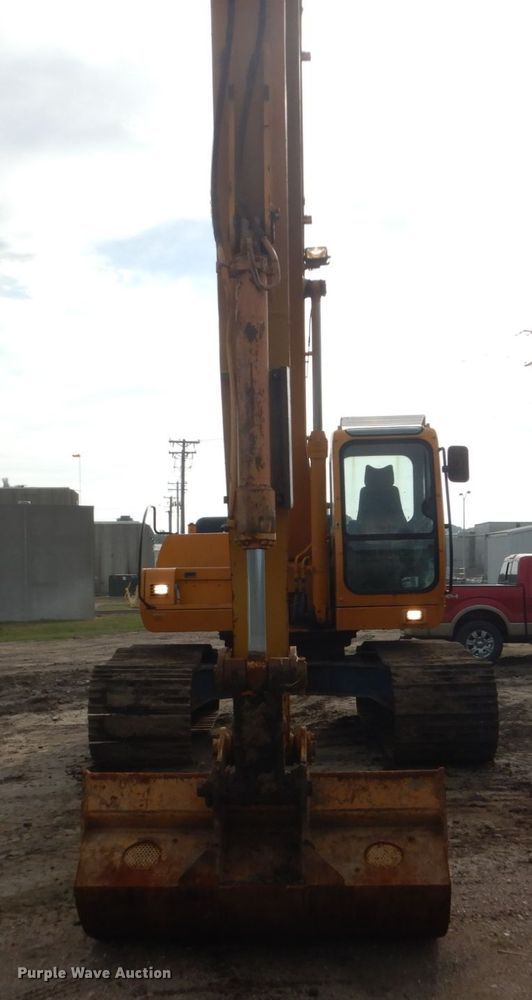 image for item FU9550 1998 Hyundai Robex 210LC-3 long reach excavator