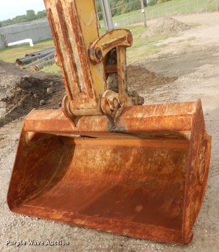 image for item FU9550 1998 Hyundai Robex 210LC-3 long reach excavator