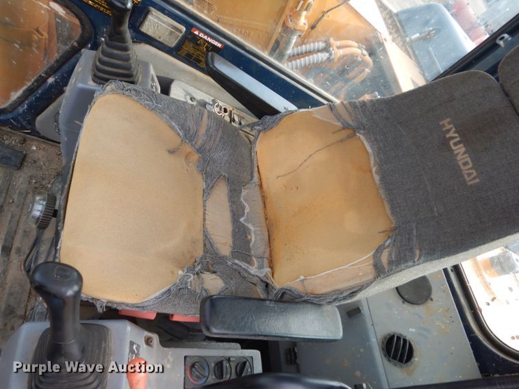 image for item FU9550 1998 Hyundai Robex 210LC-3 long reach excavator