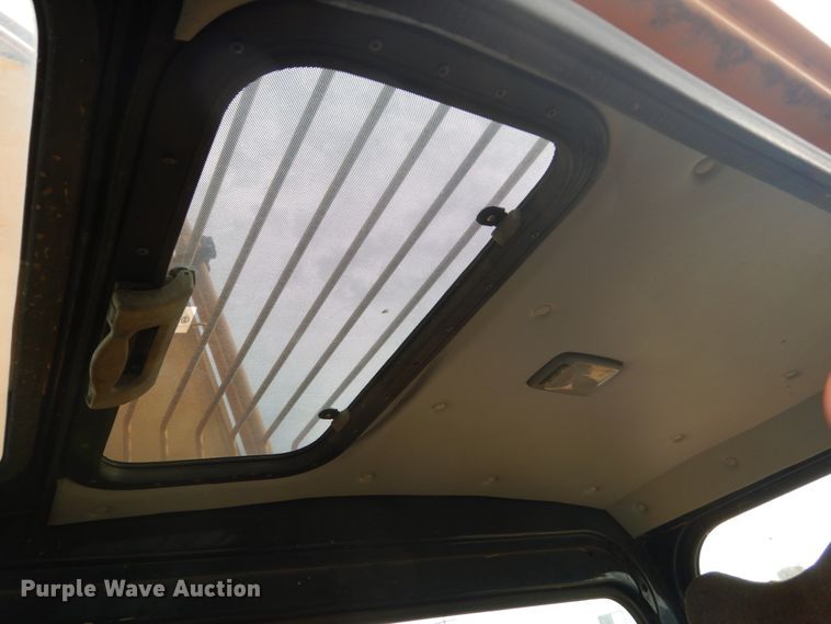 image for item FU9550 1998 Hyundai Robex 210LC-3 long reach excavator