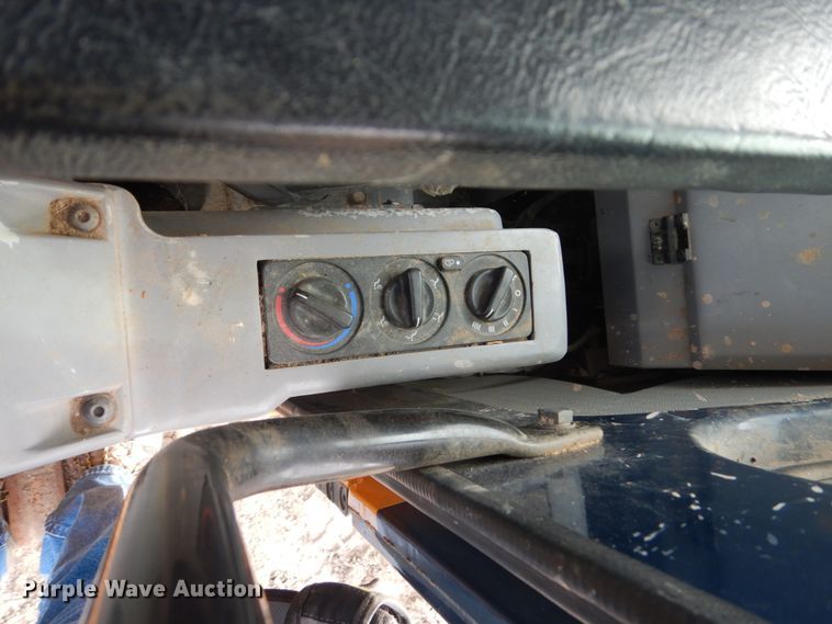 image for item FU9550 1998 Hyundai Robex 210LC-3 long reach excavator