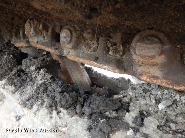 image for item FU9550 1998 Hyundai Robex 210LC-3 long reach excavator