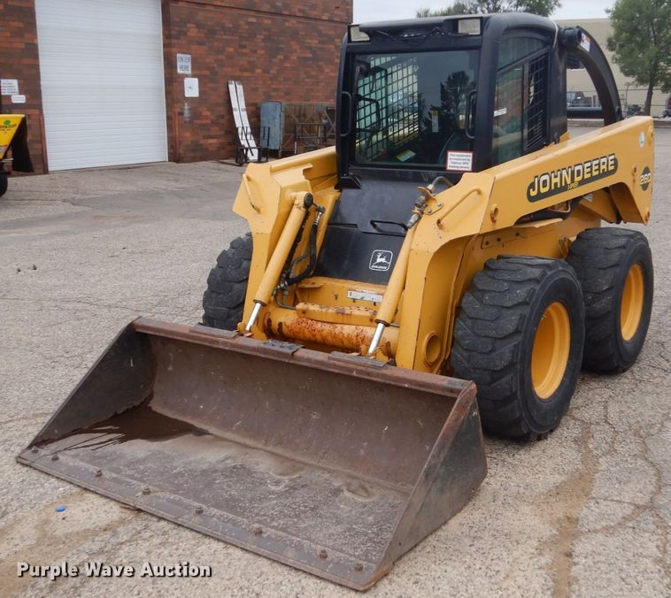 image for item FU9657 2001 John Deere 260 skid steer