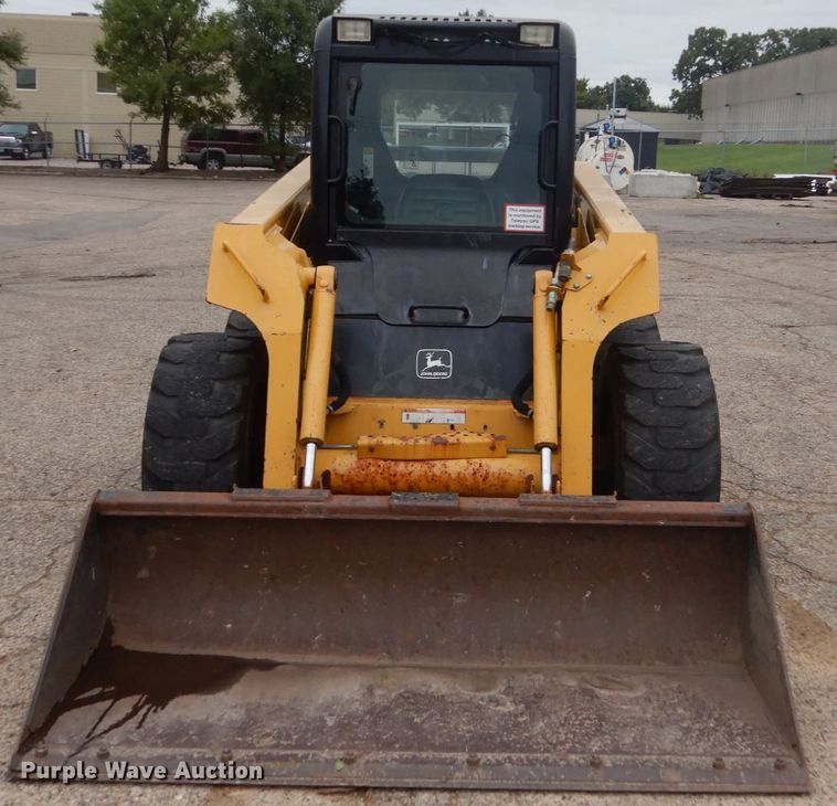 image for item FU9657 2001 John Deere 260 skid steer