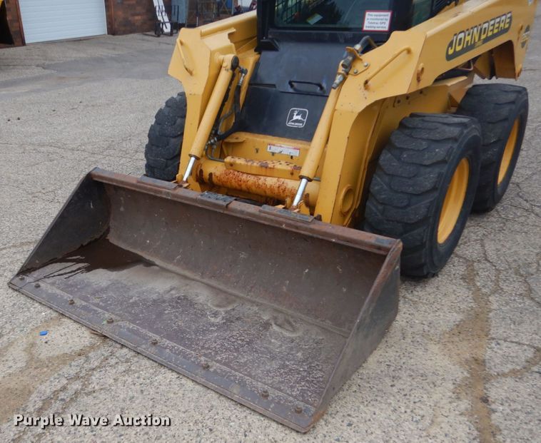 image for item FU9657 2001 John Deere 260 skid steer