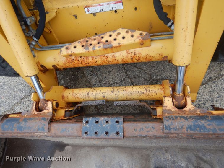 image for item FU9657 2001 John Deere 260 skid steer