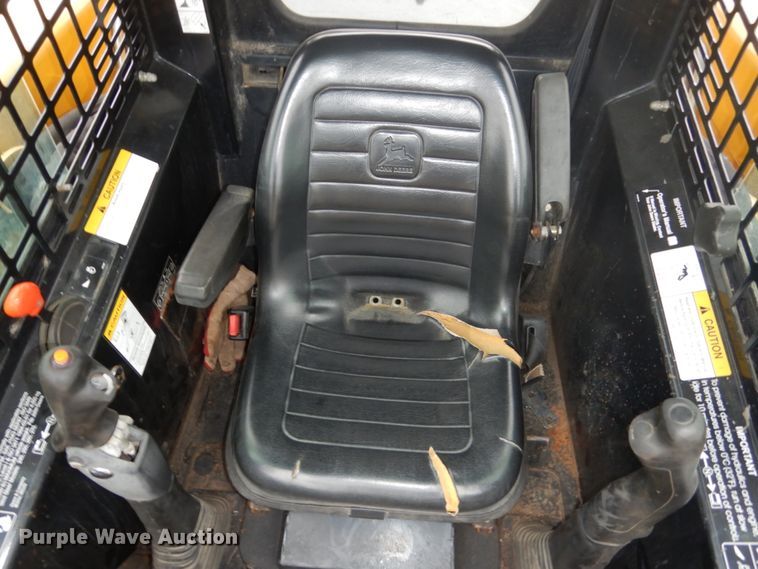 image for item FU9657 2001 John Deere 260 skid steer