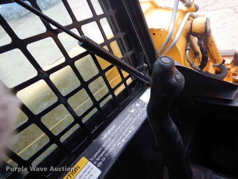 image for item FU9657 2001 John Deere 260 skid steer