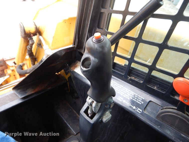 image for item FU9657 2001 John Deere 260 skid steer