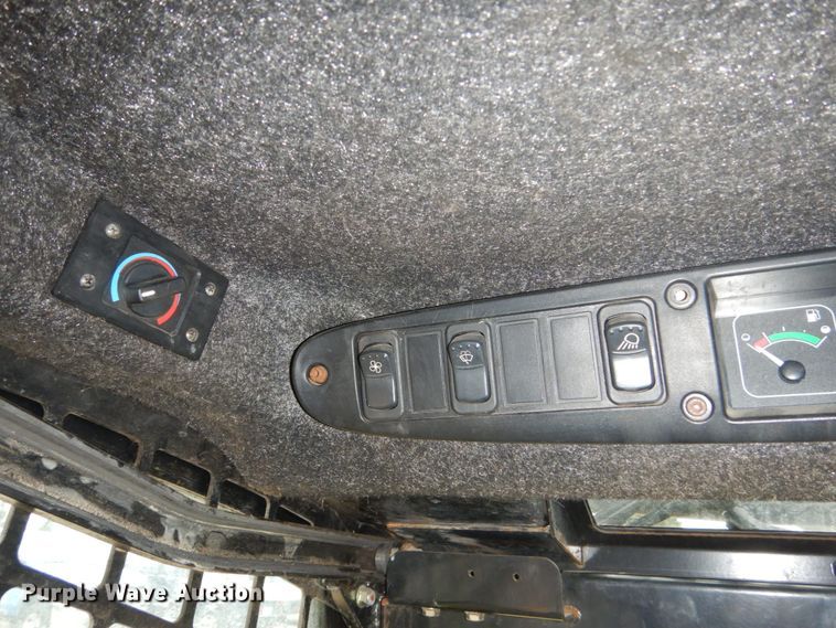 image for item FU9657 2001 John Deere 260 skid steer