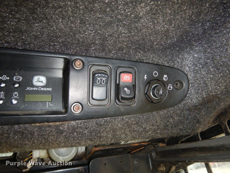 image for item FU9657 2001 John Deere 260 skid steer