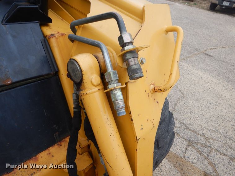 image for item FU9657 2001 John Deere 260 skid steer