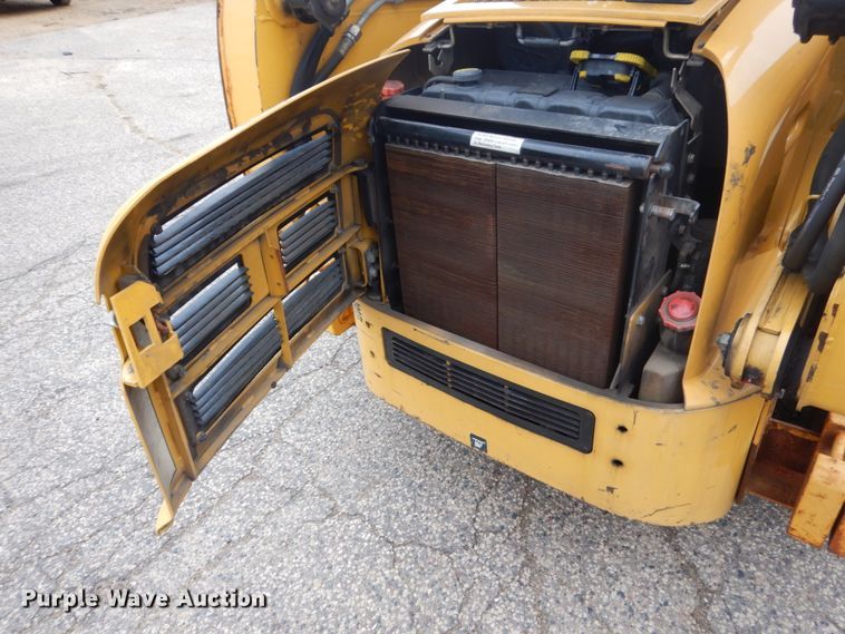 image for item FU9657 2001 John Deere 260 skid steer