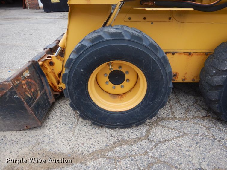 image for item FU9657 2001 John Deere 260 skid steer