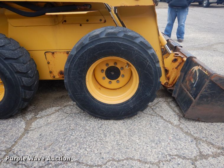image for item FU9657 2001 John Deere 260 skid steer