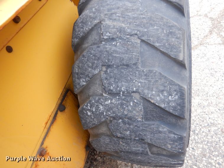 image for item FU9657 2001 John Deere 260 skid steer